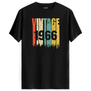 1966 nostaljisini yansıtan vintage t-shirt, retro tarzı sevenler için.