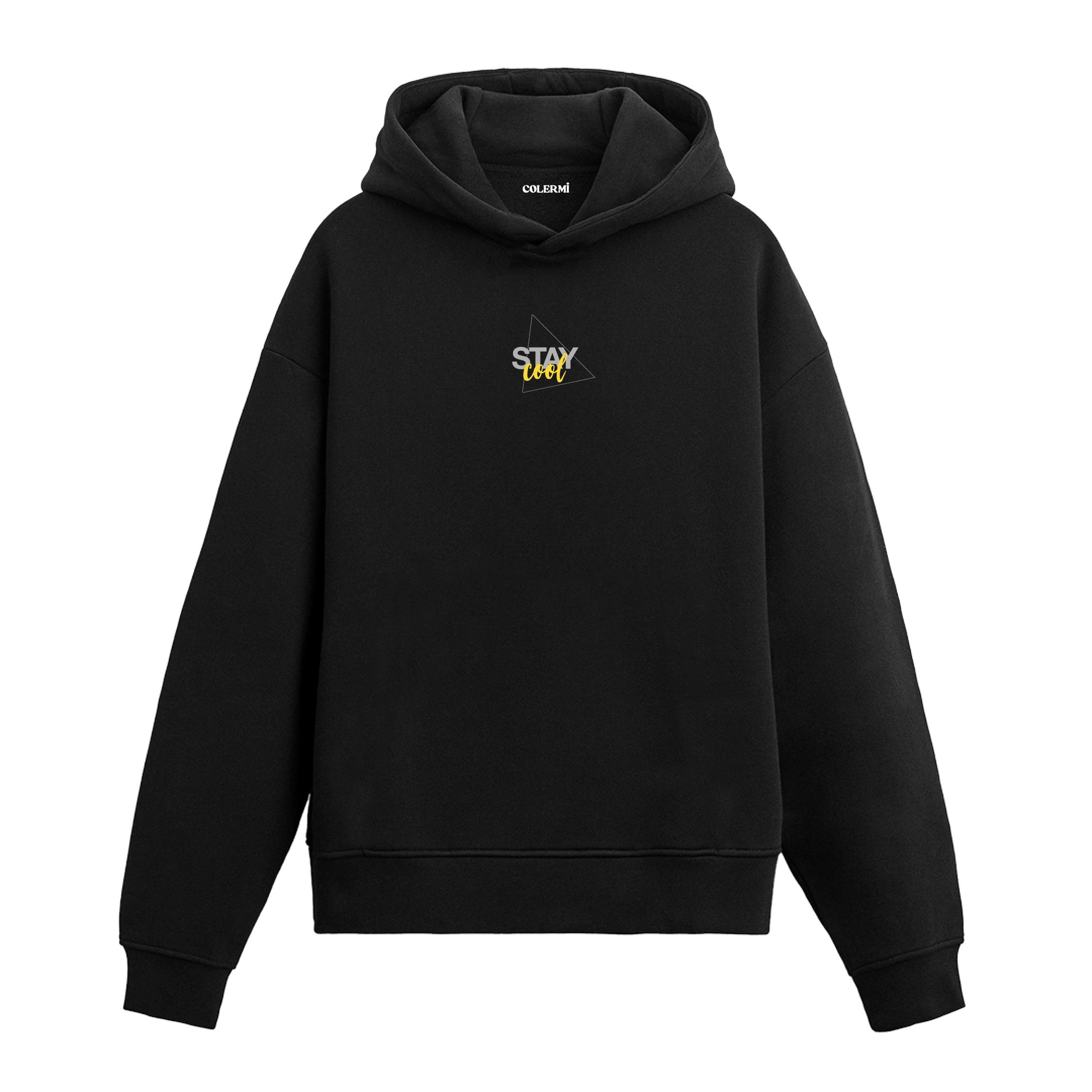 Siyah hoodie üzerinde Stay Cool yazılı tipografik baskı