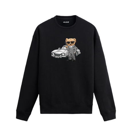 Gentleman Bear Ayıcık Baskılı Sweatshirt, klasik otomobil temalı tasarımı ve %100 pamuklu kumaşı ile şık ve konforlu bir kullanım sunuyor.