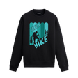 Üzerinde doğa yürüyüşü temalı “Take a Hike” tasarımı bulunan siyah sweatshirt modeli.