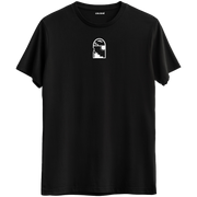 Ufka açılan pencere ve merdiven tasarımlı siyah Bisiklet Yaka T-Shirt.