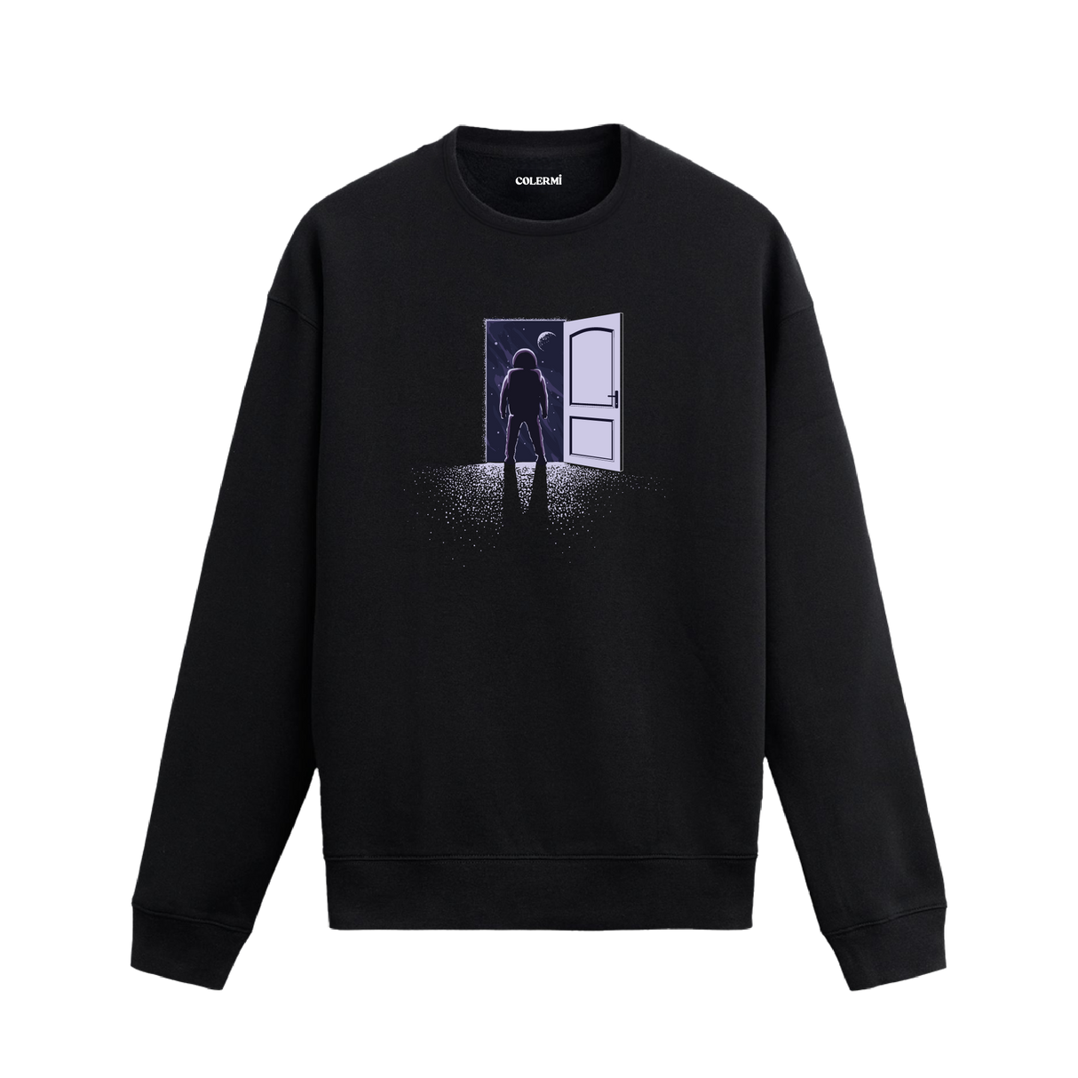 Açık bir kapının önünde uzaya doğru bakan bir astronot figürlü sweatshirt tasarımı.