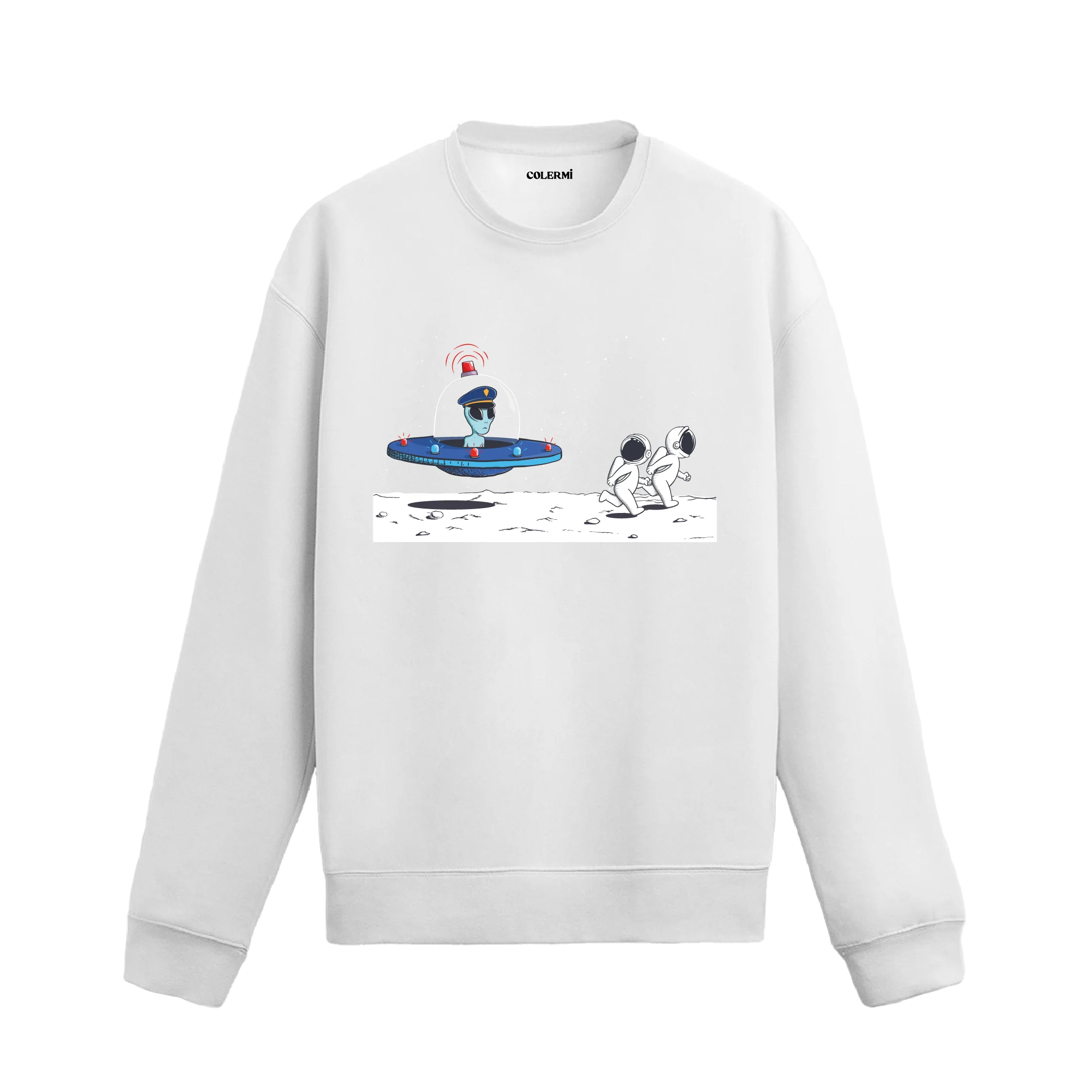 Ay yüzeyinde uzay gemisiyle gelen uzaylı polisi ve iki astronotu gösteren eğlenceli uzay temalı sweatshirt tasarımı.