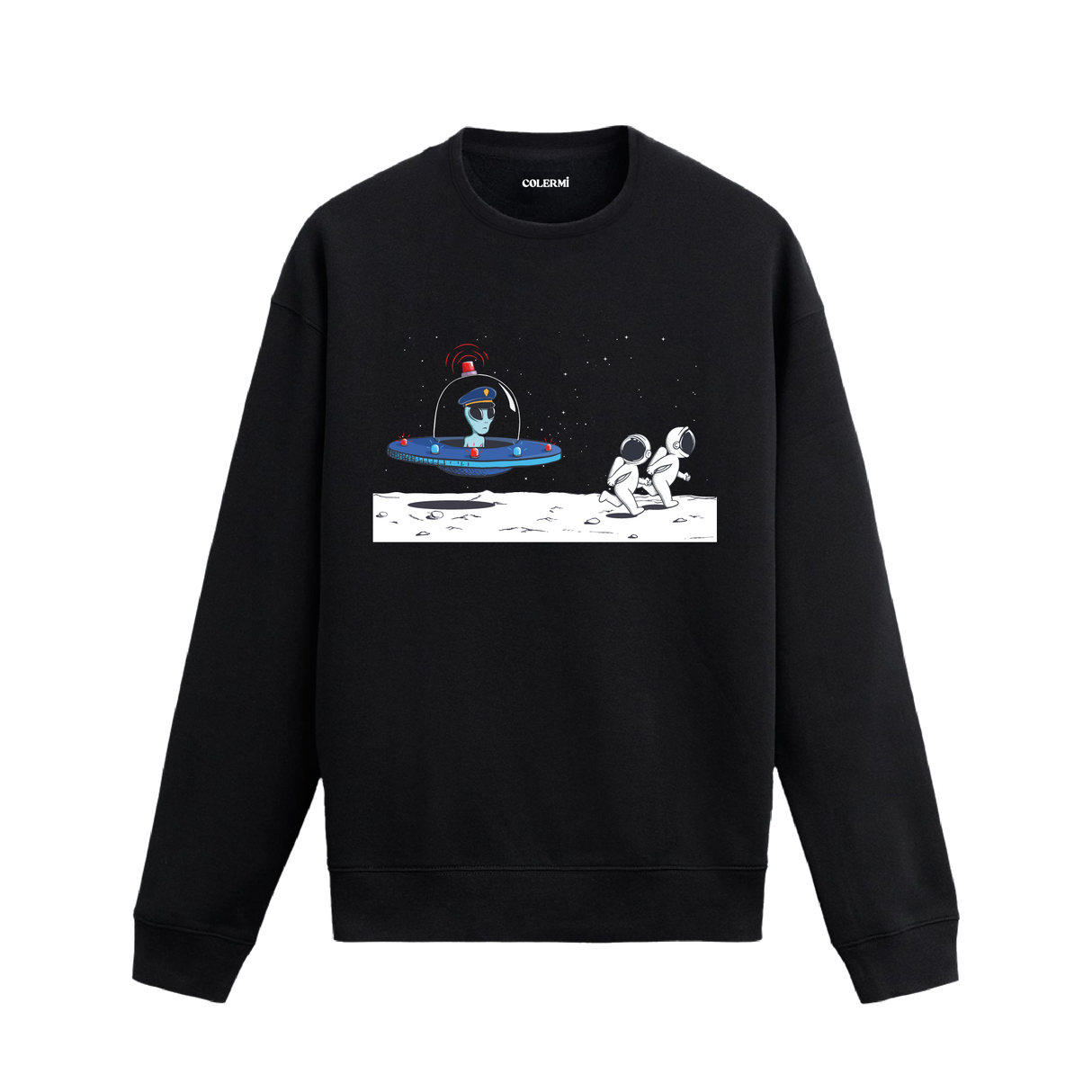 Ay yüzeyinde uzay gemisiyle gelen uzaylı polisi ve iki astronotu gösteren eğlenceli uzay temalı sweatshirt tasarımı.