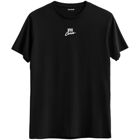 "Who Cares" yazılı umursamazlık ve özgürlüğü simgeleyen Bisiklet Yaka T-Shirt.