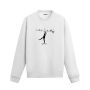 Kaykay üzerinde ilerleyen figür, başında sörf tahtası ve doğa detayları olan Colermi sweatshirt.