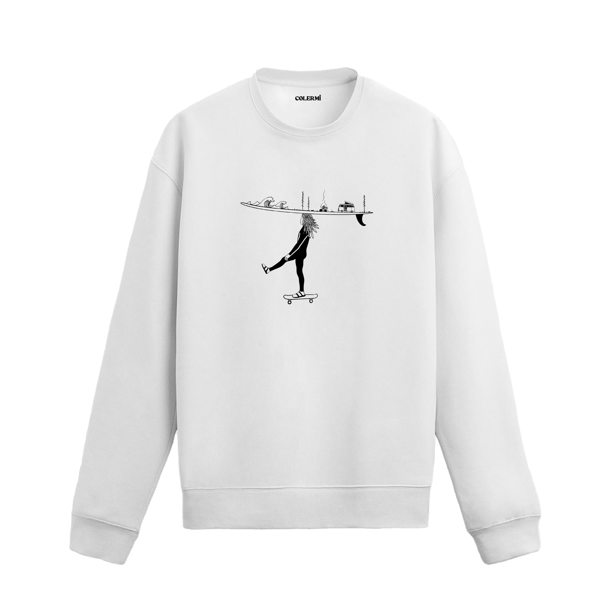 Kaykay üzerinde ilerleyen figür, başında sörf tahtası ve doğa detayları olan Colermi sweatshirt.