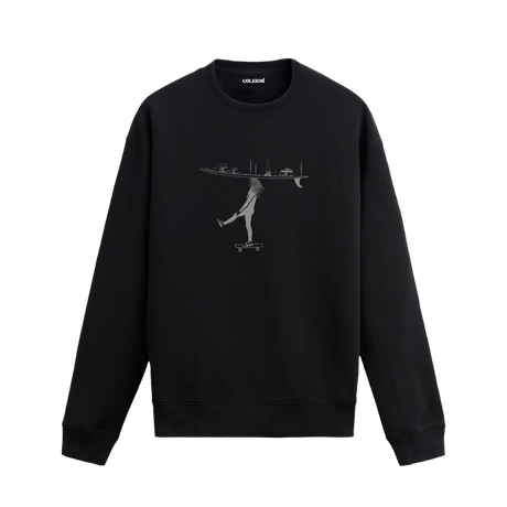 Kaykay üzerinde ilerleyen figür, başında sörf tahtası ve doğa detayları olan Colermi sweatshirt.