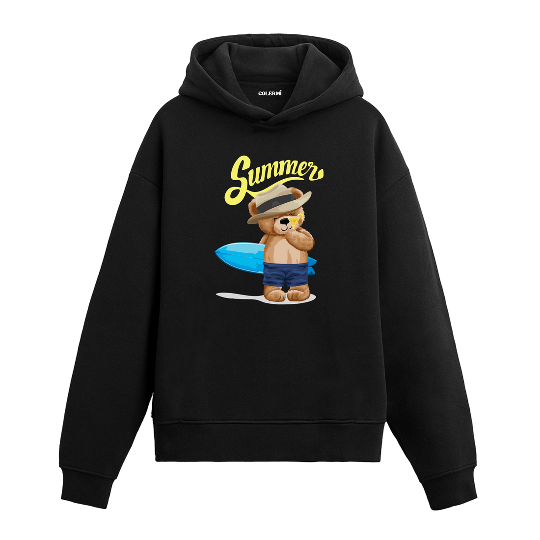Şapka takmış ve elinde limonata tutan, arkasında mavi sörf tahtası olan ayıcık baskılı hoodie tasarımı.
