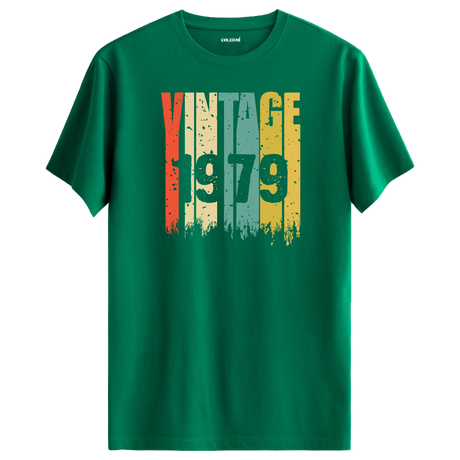 1979 yılına özel tasarlanmış retro tarzda vintage t-shirt. Unisex tasarım, geçmişin özgün ruhunu günümüze taşıyor.