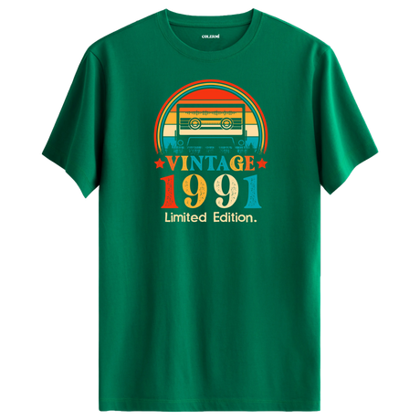 Yeşil vintage t-shirt, 1991 kaset çalar tasarımlı, zamansız şıklık sunan retro tişört.