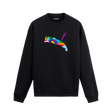 Siyah sweatshirt üzerinde renkli zıplayan kedi baskısı.