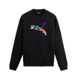 Siyah sweatshirt üzerinde renkli zıplayan kedi baskısı.