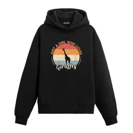 Retro günbatımı dairesinde zürafa ve “Just a Girl Who Loves Giraffes” yazılı siyah hoodie
